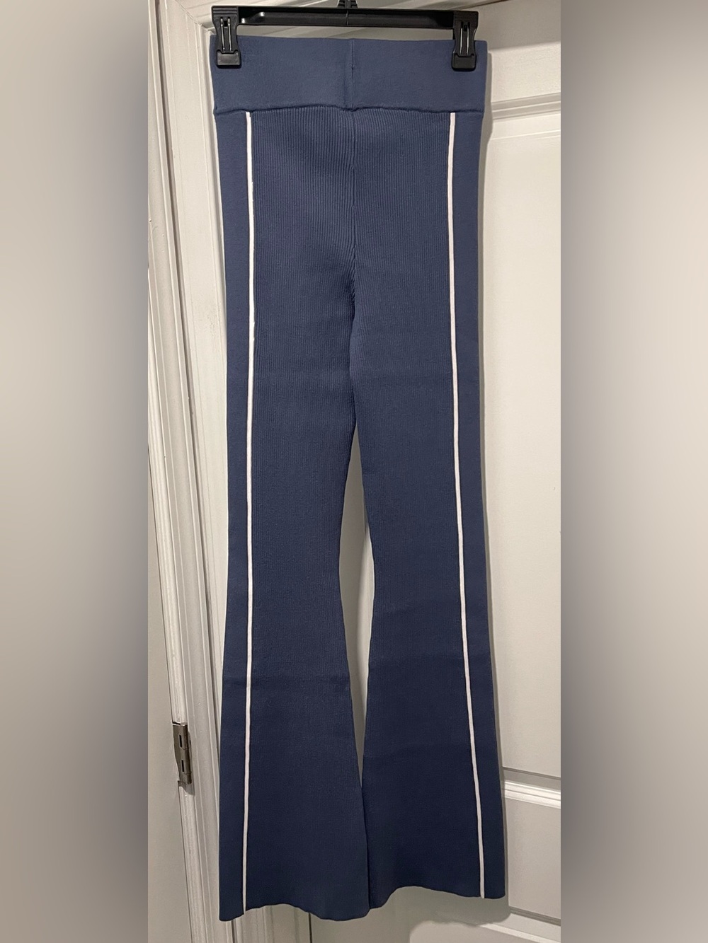 Alo Yoga Ribbed Sweater Knit Highline Flare Pant Size XS Bluestone/White - Picture 5 of 13